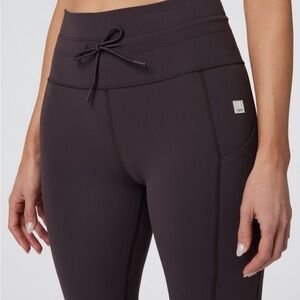 Vuori Daily Leggings in Sangria